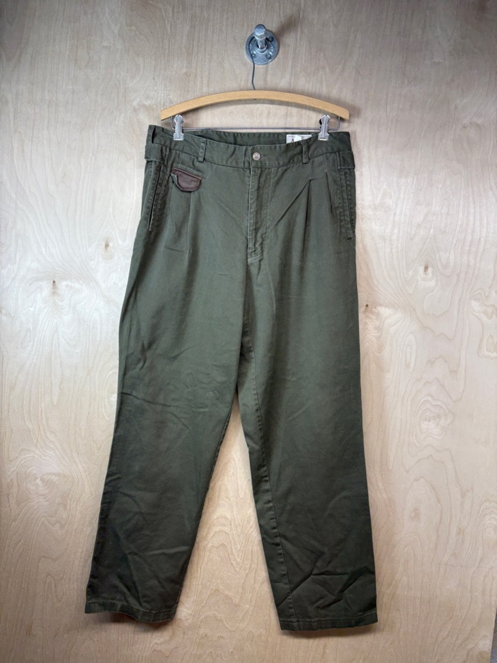 Relaxed Olive Green Pleated Men's Chinos Military